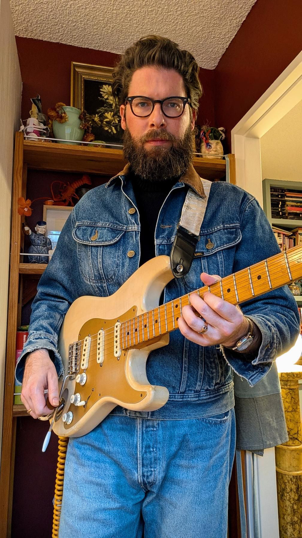 Zane pairing a white-and-silver Obi strap with an S-style electric guitar